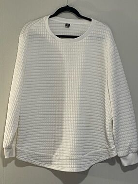 SHEIN White Quilted Crewneck Pullover Item # 11393